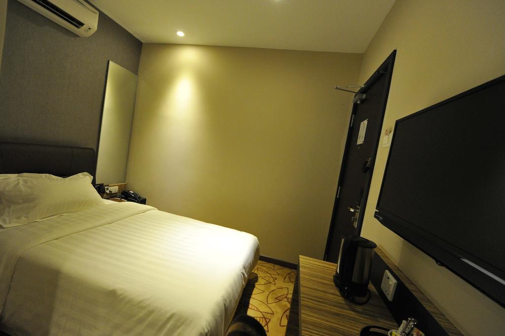 Milano Hotel Kluang Room photo